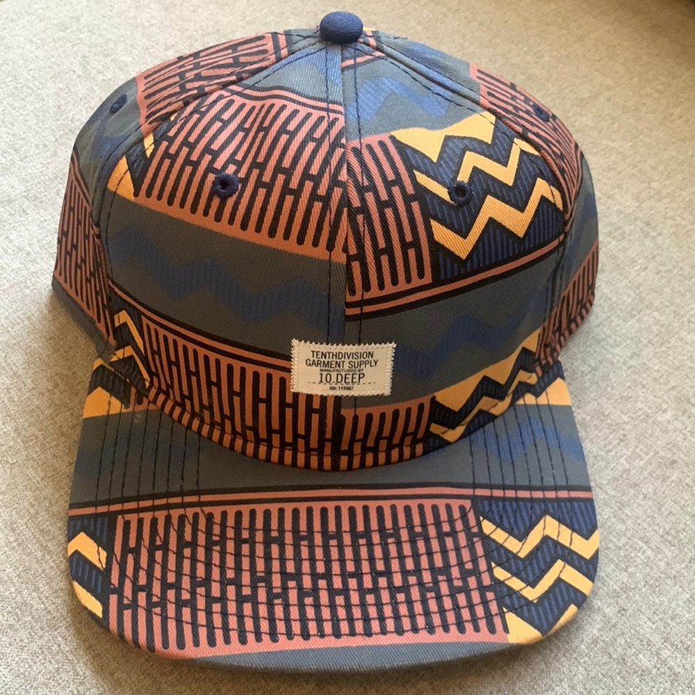 10 Deep SnapBack hat, great condition like new hardly worn.